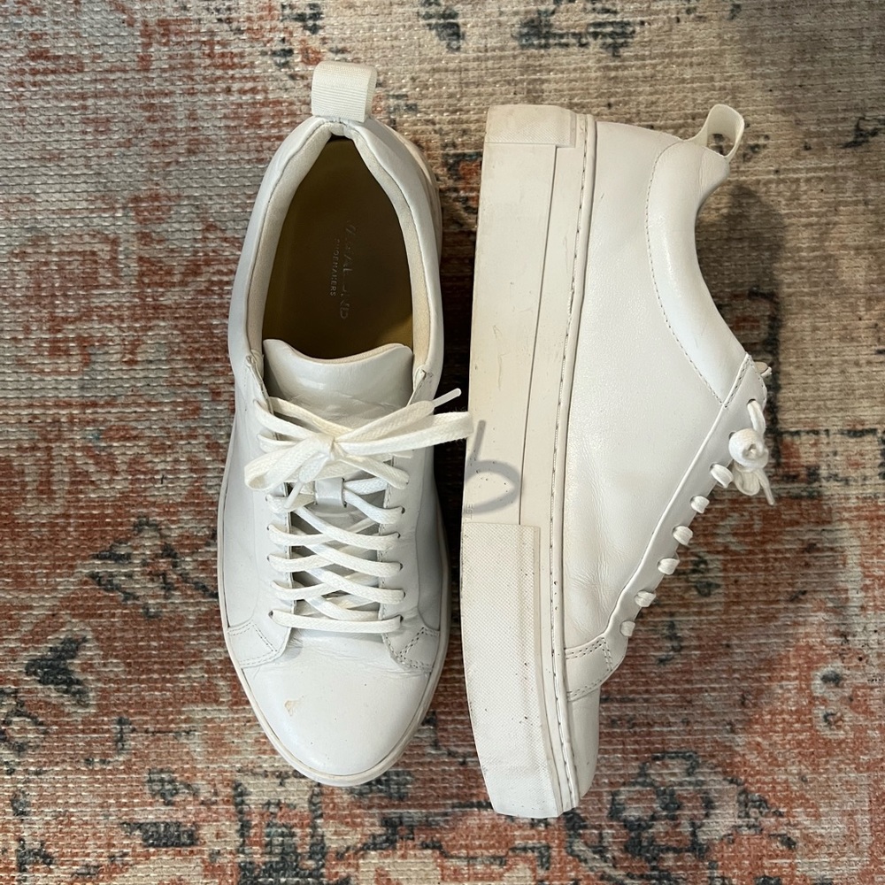 White Vagabond faux leather sneakers, size 10